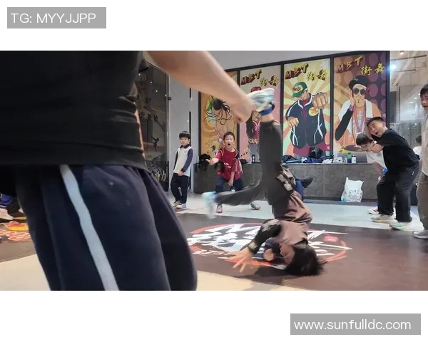 南京街舞队创下耐力新纪录引领街舞热潮再攀高峰