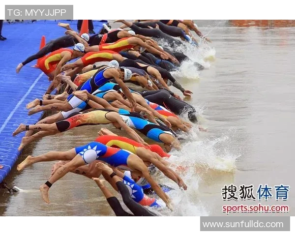 水舞飞扬体育表演会中的游泳艺术与精彩瞬间