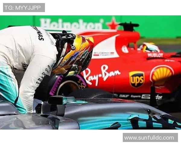 激情四溢泳池赛道展现速度与力量的较量与荣誉的追逐